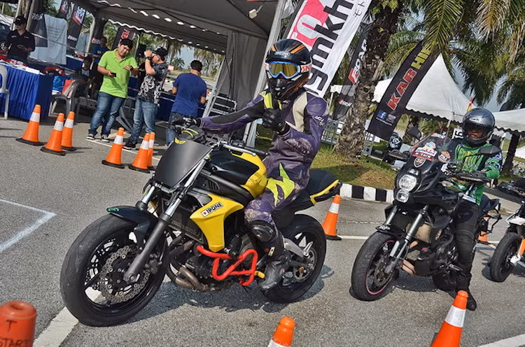 Góp mặt tại MOTACK 2015 năm nay, đoàn Việt Nam có sự góp mặt của 6 vận động viên gồm Trần Đông, Nguyễn Bảo An, Bùi Trọng Hiếu, Nguyễn Minh Nhật, Nguyễn Duy Thanh và Phạm Hoàng Phúc.