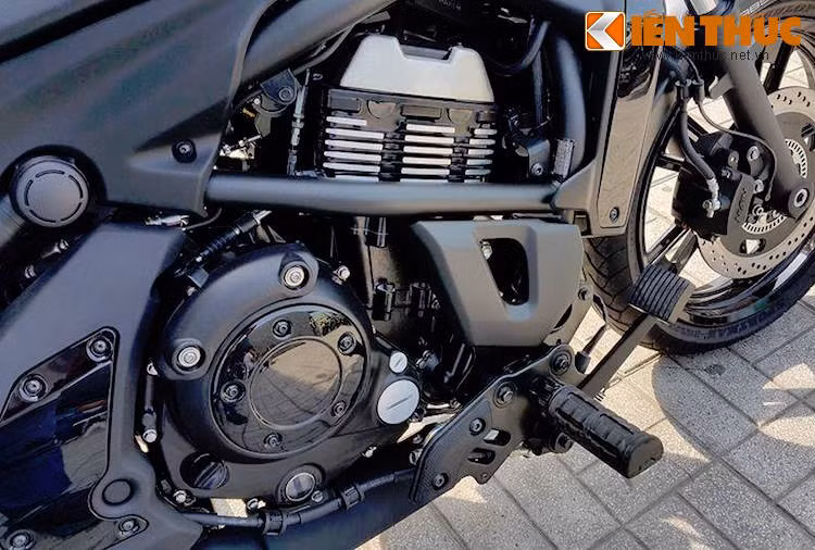 Sở hữu động cơ giống Versys 650 nhưng Vulcan S được hiệu chỉnh lại để hướng tới mô-men xoắn nhiều hơn. Xe có công suất 61 mã lực tại vòng tua 7.500 vòng/phút và mô-men xoắn cực đại 63 Nm tại 6.600 vòng/phút.