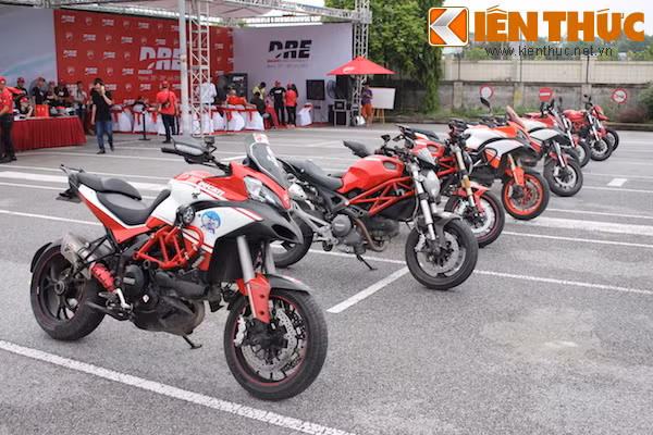 Hoc ky nang lai PKL an toan cung Ducati Riding Experience-Hinh-3