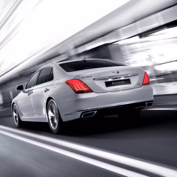 Tại Hàn Quốc, Hyundai EQ900 sẽ bắt đầu được bán kể từ đầu năm 2016. Phiên bản "quốc tế" của xe là Genesis G90 dự đoán sẽ được ra mắt tại triển lãm Detroit vào tháng 1/2016 và bán vào giữa năm.