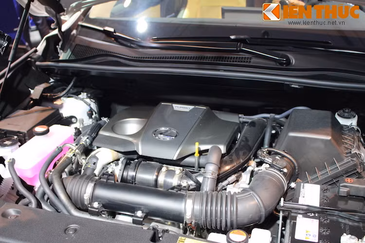 Phiên bản NX được bán tại Việt Nam là NX 200t, sử dụng động cơ 2.0l 4 xi-lanh thẳng hàng tăng áp thế hệ mới nhất của Lexus.