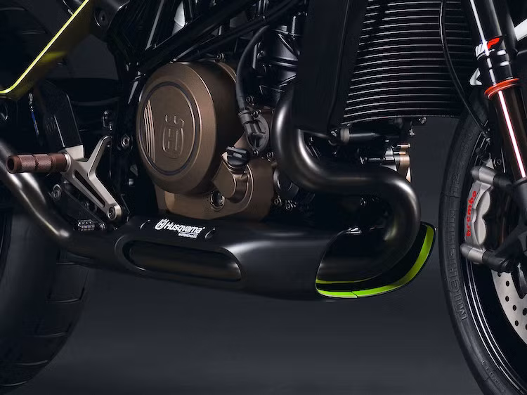 Bên cạnh thân xe đầy hấp dẫn, "phần hồn" của Vitpilen 701 là một chiếc Duke 690 từ hãng mẹ KTM. Giống Duke 690, chiếc xe cũng sở hữu bộ khung Trellis và khối động cơ xi-lanh đơn 690 cc làm mát bằng dung dịch có công suất 73 mã lực.