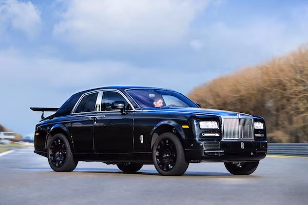 Sieu SUV Rolls-Royce Cullinan se co gia khoang 7,5 ty