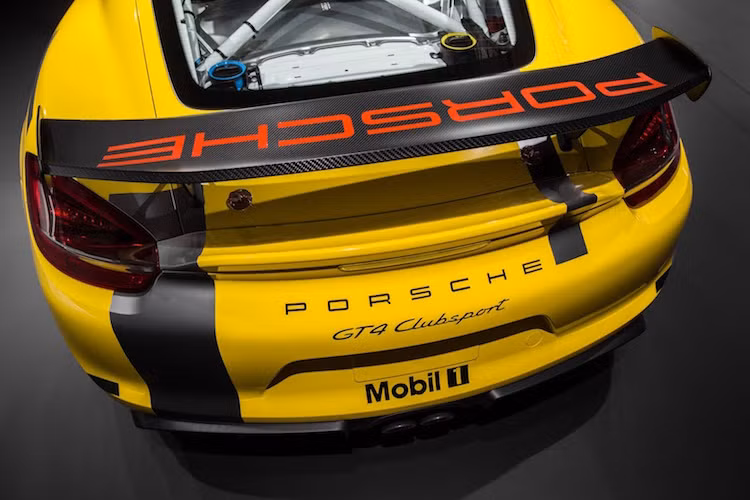 Porsche sẽ bán Cayman GT4 Clubsport với giá khởi điểm từ 110.000 Euro tại châu ÂU. Người sở hữu xe sẽ có thể tham gia thi đấu tại nhiều giải đua khác nhau trên Thế giới như VLN Long Distance Championship Nürburgring, SRO GT4 series, Pirelli GT3 Cup Trophy USA,...
