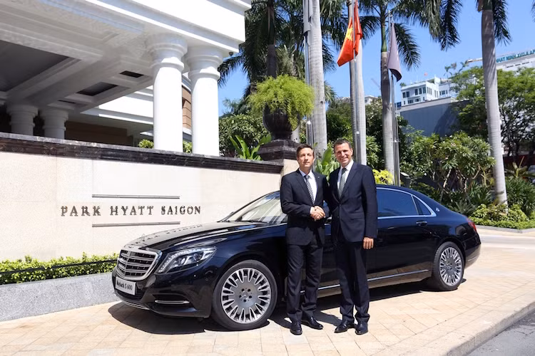 Ông Dirk Adelmann, Giám đốc điều hành Xe du lịch Mercedes-Benz Việt Nam chia sẻ: “Chúng tôi vinh dự mang đến giải pháp đưa đón khách VIP tốt nhất cho Park Hyatt Saigon, và trở thành một phần quan trọng trong thành công của đối tác lâu năm này”.
