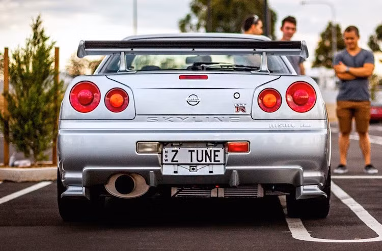 Để tạo ra Z-Tune, Nismo đã mua 12 chiếc Skyline GT-R R34 V-Spec chạy ít hơn 29.000 km. 7 chiếc còn lại được những chủ xe GT-R R34 có nhu cầu gửi tới để "độ" lại sau này.