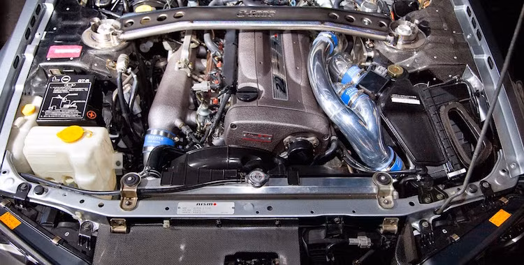  "Trái tim" của Z-Tune là động cơ 6 máy tăng áp kép RB26DETT huyền thoại, nhưng có dung tích tăng lên 2.8l và thân máy từ xe đua GT500. Xe có công suất lên tới 493 mã lực và mô-men xoắn 540 Nm.