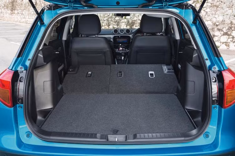 Nếu gập hết hàng ghế sau lại, thể tích khoang hành lý sẽ được mở rộng thành 1120 lít.