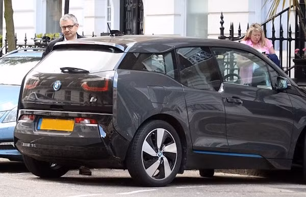 Mr.Bean Rowan Atkinson tau “xe xanh” BMW i3