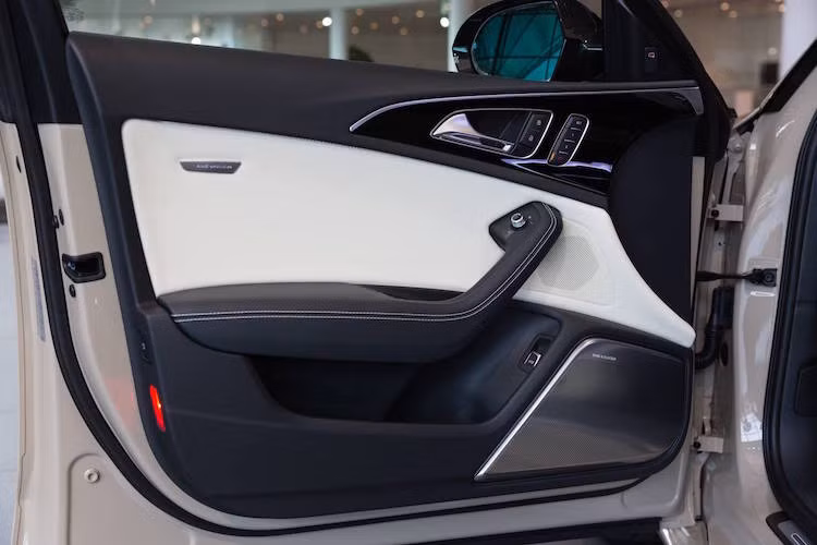 Hệ thống âm thanh hi-end trên xe được cung cấp bởi hãng Bang &amp; Olufsen nổi tiếng.