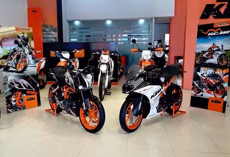 Ngoài ra, hiện cũng chưa rõ KTM sẽ bán song song cặp đôi 250 mới với các phiên bản 200 và 390, hay hãng dự định thay thế bản 200 bằng 250.