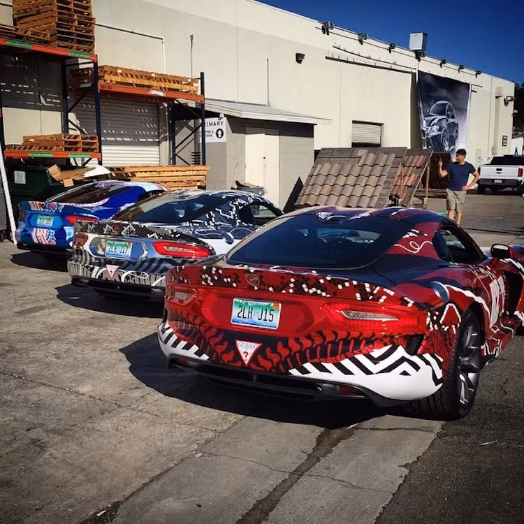 Cả 3 cô gái đều sẽ phải điều khiển những chiếc siêu xe "cơ bắp" Dodge Viper từ Stockholm - Thuỵ Điển tới Las Vegas - Mỹ.