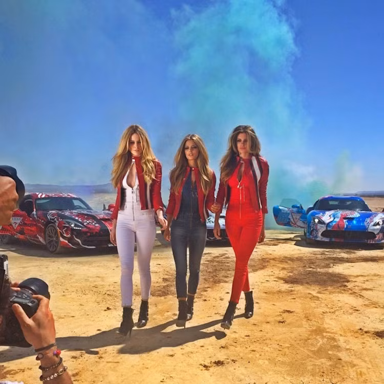 Soi “sieu mau” lai sieu xe “phuot” ngan dam tu Au toi My