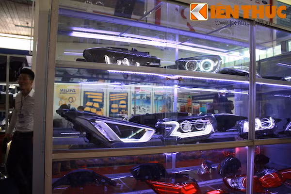 Vietnam AutoExpo 2015: Dong nhung khong 