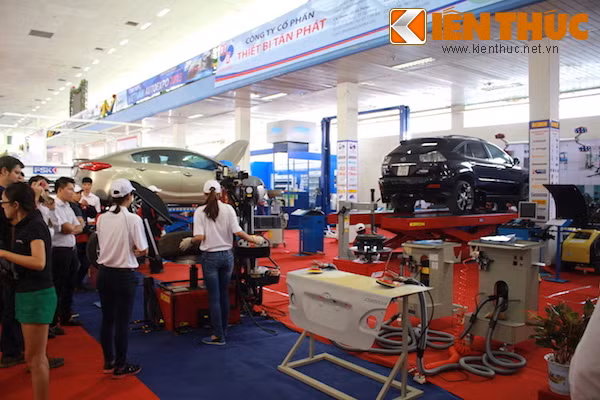 Vietnam AutoExpo 2015: Dong nhung khong 