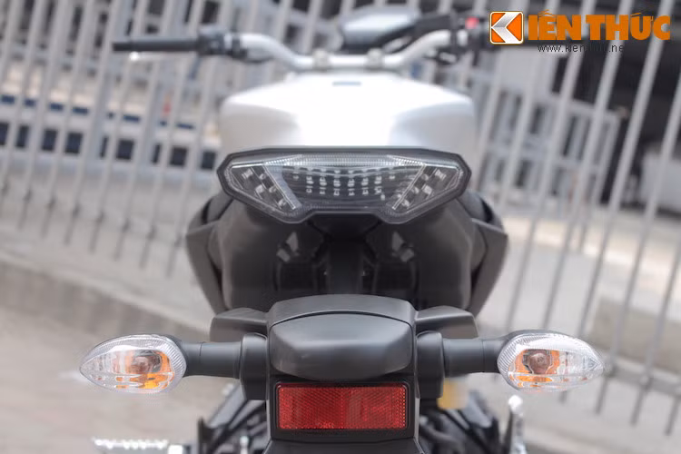 Đèn hậu LED là chi tiết thiết kế độc đáo cuối cùng của MT-09. Ảnh: Việt C