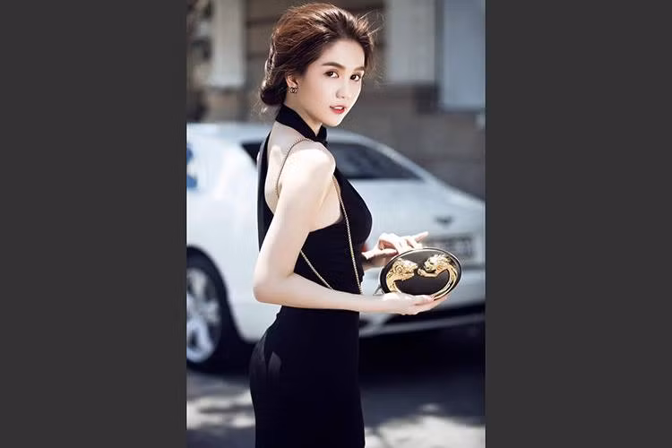 Hiện nay, Flying Spur cùng với các dòng xe khác của Bentley đã được nhập khẩu chính hãng về Việt Nam.