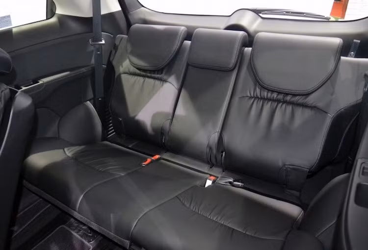 Hàng ghế thứ 3 của Odyssey có thể ngồi được 3 người, khiến chiếc xe có thể chở được tổng cộng 7 người. Tuy nhiên hàng ghế này thiếu đi các tiện nghi như trên 2 hàng ghế còn lại.