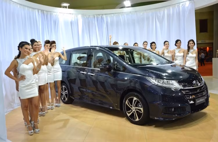 Theo một số nguồn tin, mức giá được Honda đưa ra cho Odyssey tại Việt Nam sẽ vào khoảng 2 tỷ đồng.