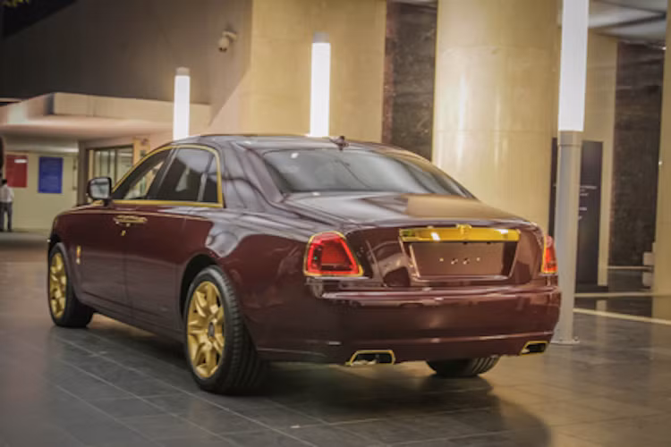 Chiếc xe này thuộc sở hữu của anh em Đoàn Hiếu Minh – Đoàn Hiếu Trung - đồng sở hữu Regal Motor Car - nhà phân phối chính hãng Rolls-Royce tại Việt Nam.