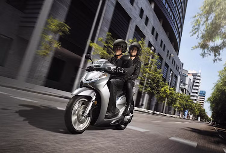 Honda hiện vẫn chưa công bố giá và ngày bán của SH300i 2016 ABS.