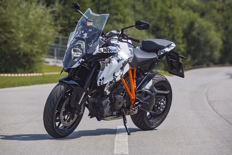 Vào cuối tháng 11 tới tại triển lãm EICMA 2015, KTM sẽ chính thức công bố 1290 Super Duke GT.