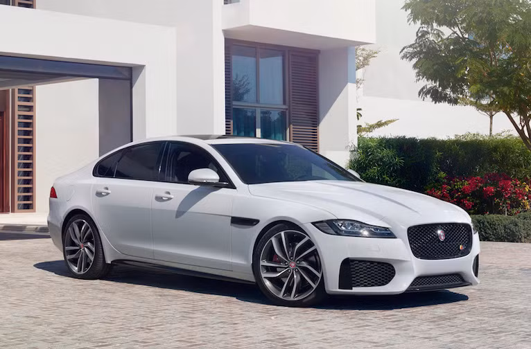 Chiếc xe có thiết kế chịu ảnh hưởng lớn từ dòng XE ra mắt năm ngoái.