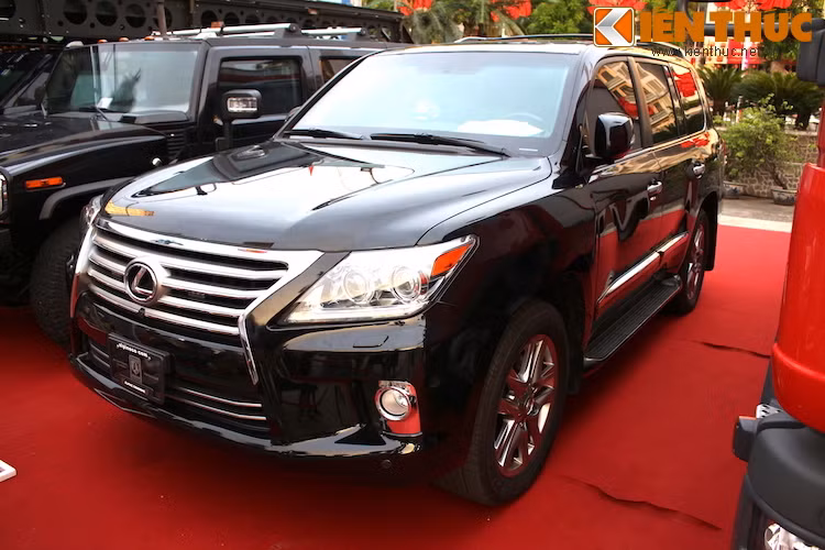 Mới nhìn lướt qua, có vẻ như đây chỉ là một chiếc Lexus LX570 thông thường, tuy nhiên trên thực tế chiếc xe này đã được nâng cấp để có thể chống đạn theo chuẩn B6 gần như cao nhất, với khả năng chịu 10 kg thuốc nổ TNT kích nổ ở khoảng cách 3m.