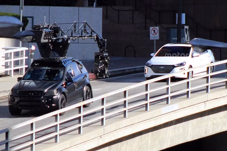 Tuy nhiên cho tới nay, thiết kế của chiếc xe đã không còn là bí ẩn khi nó đã bị chụp hình lại trong trạng thái "không che" khi đang quay video quảng cáo.