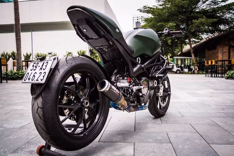 Cuối cùng, chiếc Monster 796 đã được độ lại pô với lon ngắn cho sức mạnh và âm thanh uy lực hơn. (Ảnh bài viết: Đàm Nguyên Hồng Phúc).