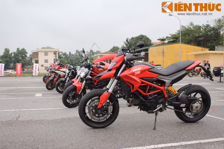 Tại DRE 2015, Ducati đã đem tới những chiếc Monster, Hypermotard, Hyperstrada và Multistrada để cho học viên luyện tập.