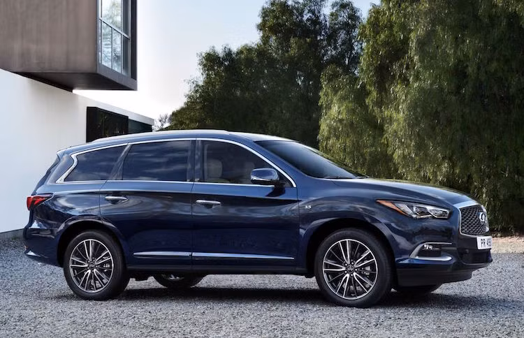 Các lựa chọn động cơ trên Infiniti QX60 2016 gồm động cơ xăng 3.5l 265 mã lực và hệ động lực kết hợp xăng-điện hybrid, với máy xăng 4 xi-lanh 2.5l siêu nạp cùng mô-tơ điện cho tổng công suất 250 mã lực.