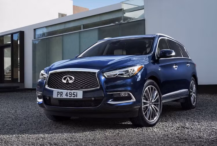 Điểm thay đổi dễ nhận ra nhất trên Infiniti QX60 bản 2016 là phần đầu nâng cấp nhẹ, bao gồm đèn pha xenon kèm đèn LED ban ngày mới cùng đèn sương mù có viền mạ chrome.