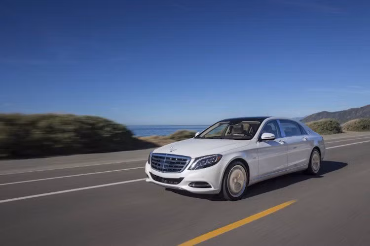 Là mẫu xe siêu sang duy nhất trong danh sách, nhưng Mercedes S600 Maybach xứng đáng được đưa ra tranh cử danh hiệu "Siêu xe của năm 2015", khi được các đại gia trên toàn Thế giới ưa chuộng và đạt doanh số rất ổn định trong năm qua.