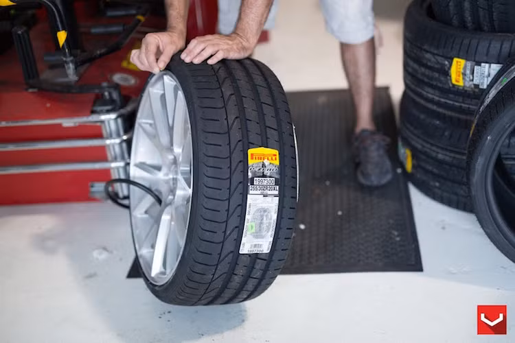 Cuối cùng, mâm sẽ được vào lốp và sẵn sàng để lắp lên xe.