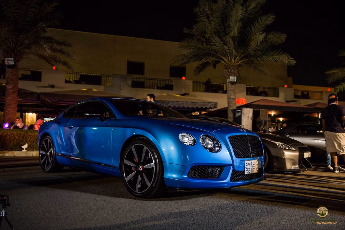 Tham dự Cars &amp; Coffee do Superior Automotive tổ chức có sự góp mặt của hàng chục siêu xe nổi tiếng Thế giới, cùng chủ xe và bạn bè, người thân của họ.