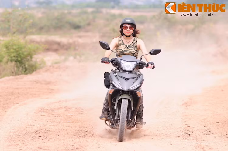 Ngay sau khi ra mắt, chiếc xe đã ngay lập tức giành được cảm tình của những người yêu thích xe côn tay tại Việt Nam. Vào tháng 7 vừa qua, Yamaha lại tiếp tục tung ra phiên bản màu rằn ri camo mới cho Exciter 150, khiến mẫu xe này càng trở nên cá tính hơn.