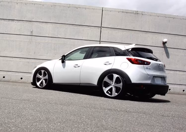 Chiếc xe còn hấp dẫn hơn nữa khi trang bị hệ thống treo khí với khả năng điều chỉnh độ cao.