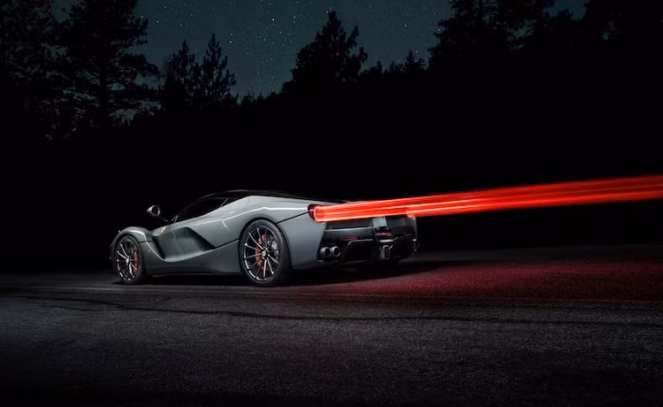 Bên trong nhà xưởng rộng 1808 mét vuông, các kỹ sư tại Vossen đã thiết kế riêng cho LaFerrari một bộ mâm với thiết kế 12 chấu đơn giản, sử dụng công nghệ gia cường FaroArm tiên tiến.