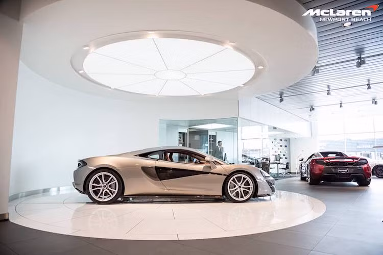 Tại Mỹ, giá của McLaren 570S là 184.900 USD, tương đương 4,03 tỷ đồng.