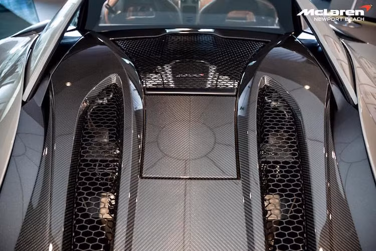 Dù có giá rẻ nhưng 570S vẫn có động cơ V8 3.8l tăng áp kép như "đàn anh" 650S, nhưng chỉ có công suất tối đa 570 PS (562 mã lực) và mô-men xoắn 600 Nm.