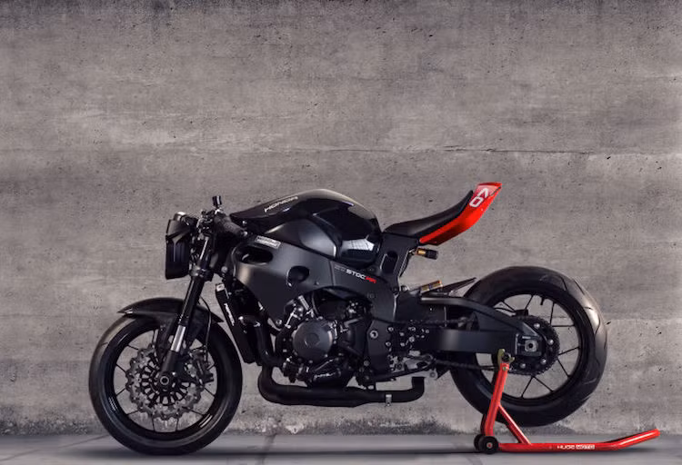 Do có kết cấu đơn giản nên khách hàng có thể tự lắp đặt gói độ Black này ở nhà nếu như đã biết một chút kỹ năng lắp ráp.