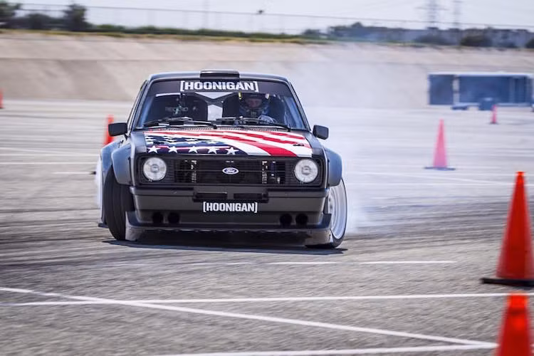 Cùng với chiếc Escort, Ken Block sẽ quay trở lại trong video Gymkhana 8, dự kiến sẽ được tung ra vào năm 2016.