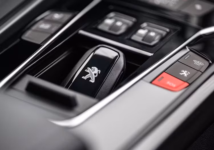 Xe được trang bị hệ thống khó từ xa thông minh.