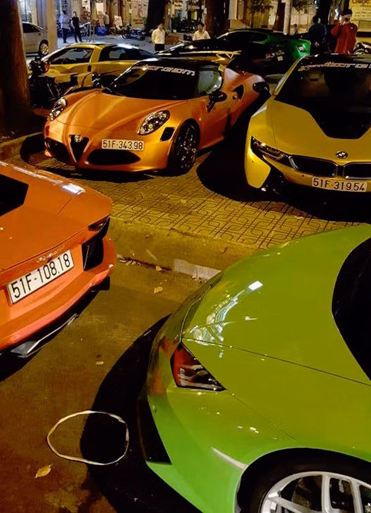 Những siêu xe tiền tỷ có mặt trong buổi tối thứ 6 vừa qua phần lớn đều là những dòng xe mới được nhập về Việt Nam, từng khiến cộng đồng mạng xôn xao.
