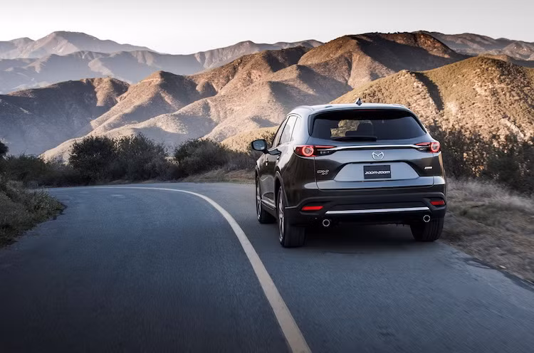 Mazda CX-9 sẽ được bán với tổng cộng 7 màu và có mặt tại Mỹ vào mùa xuân 2016, mức giá chính thức vẫn chưa được hãng xe này công bố.