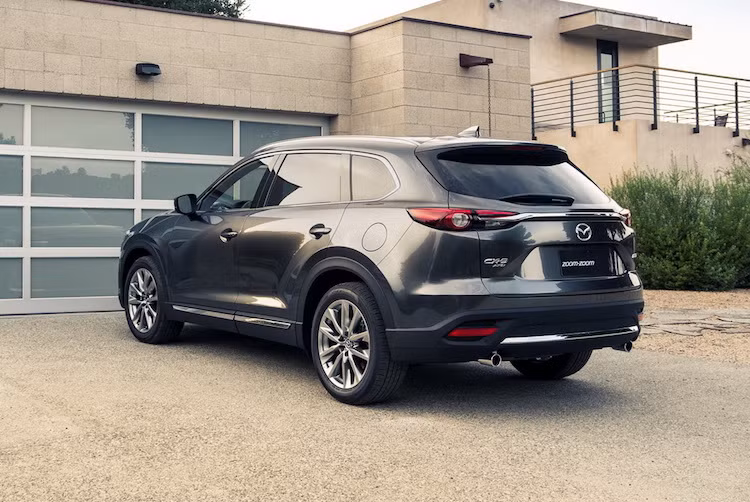 Kết hợp cùng thiết kế hoàn toàn mới theo ngôn ngữ Kodo đầy hấp dẫn của Mazda, những sự thay đổi về kích thước này dẫn tới đầu và đuôi xe thấp hơn, tạo ra kiểu dáng đầy thể thao và năng động trong khi không làm giảm không gian trong cabin.