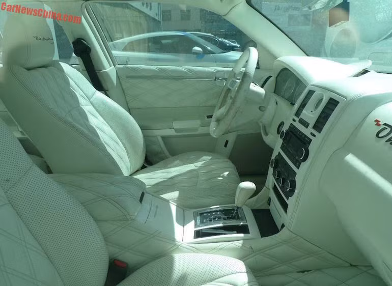 Phần lớn các chi tiết đều được chần chỉ vân con thoi.