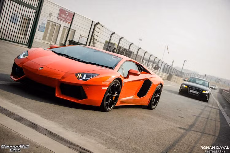 Tuy nhiên, điểm chung giữa CBC và bộ phim Mỹ kia chỉ là sự xuất hiện của siêu xe cùng các màn đua tốc độ cao. Câu lạc bộ này có cách tổ chức rất chặt chẽ và hoàn toàn hợp pháp.