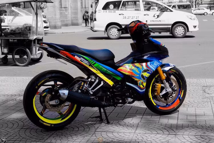 Theo chủ xe cho biết, cặp lốp Continental đem tới khả năng bám đường tốt và độ trung thực của tay lái khá cao.